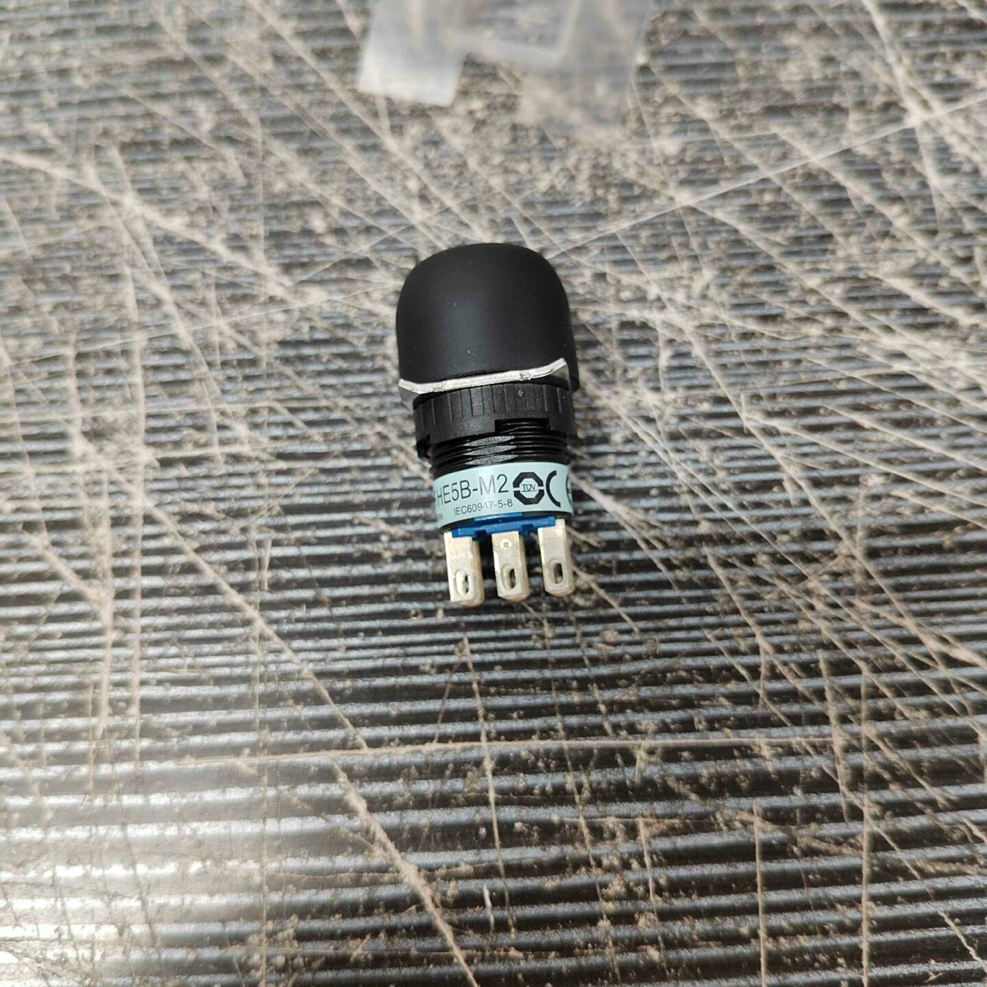 可维修和泉使能开关HE5B-M2PB HE5B-M2PY议价