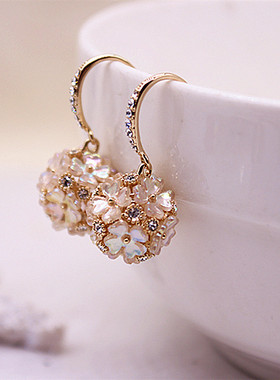 耳环韩国气质网红贝壳镂空花球耳饰少女耳钩钉2024年新款潮爆款