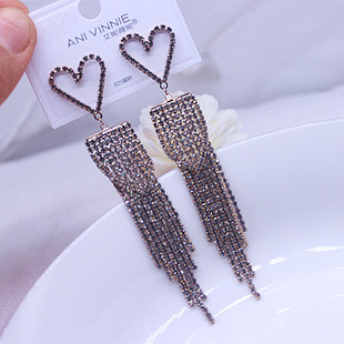 气质耳饰女长耳坠长款流苏爱心耳环新款爆款高级感轻奢银耳钉银针