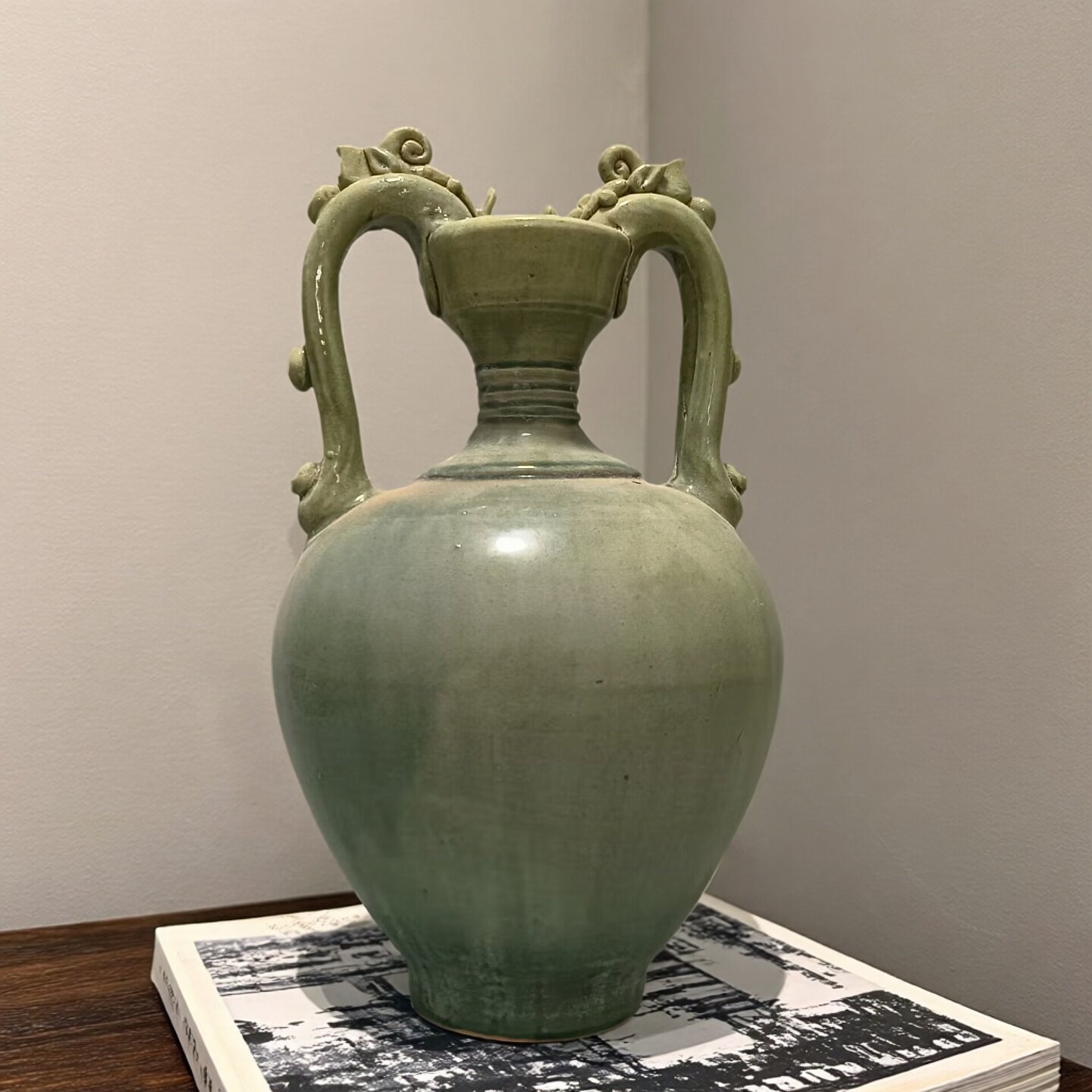 仿古瓷器家居饰品双龙瓶桌面摆件陶瓷龙尊艺术品拍摄道具酒店装饰