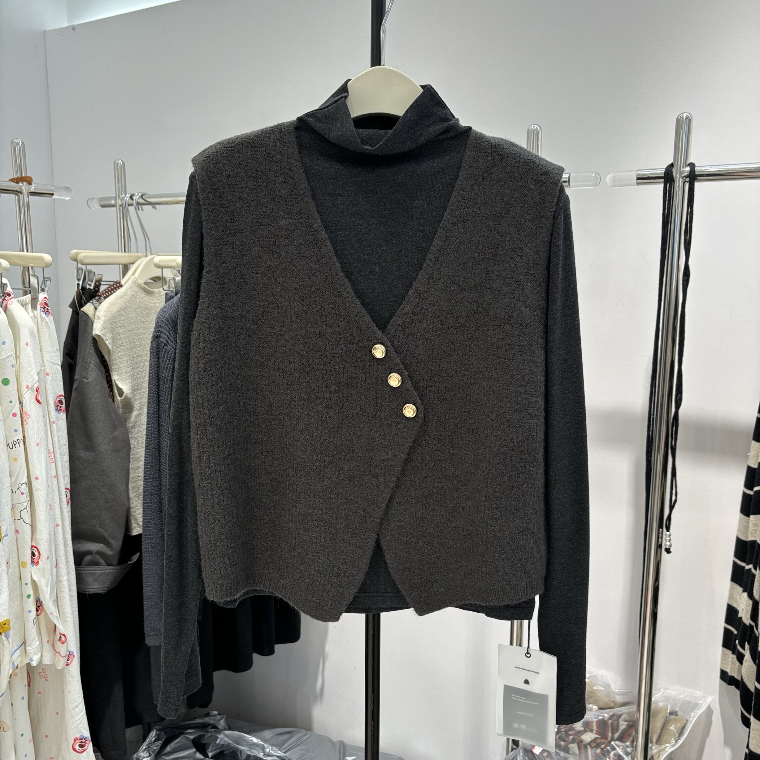 叠穿针织马甲背心女2025韩版宽松显瘦双排扣马夹毛衣外套滨琪5806