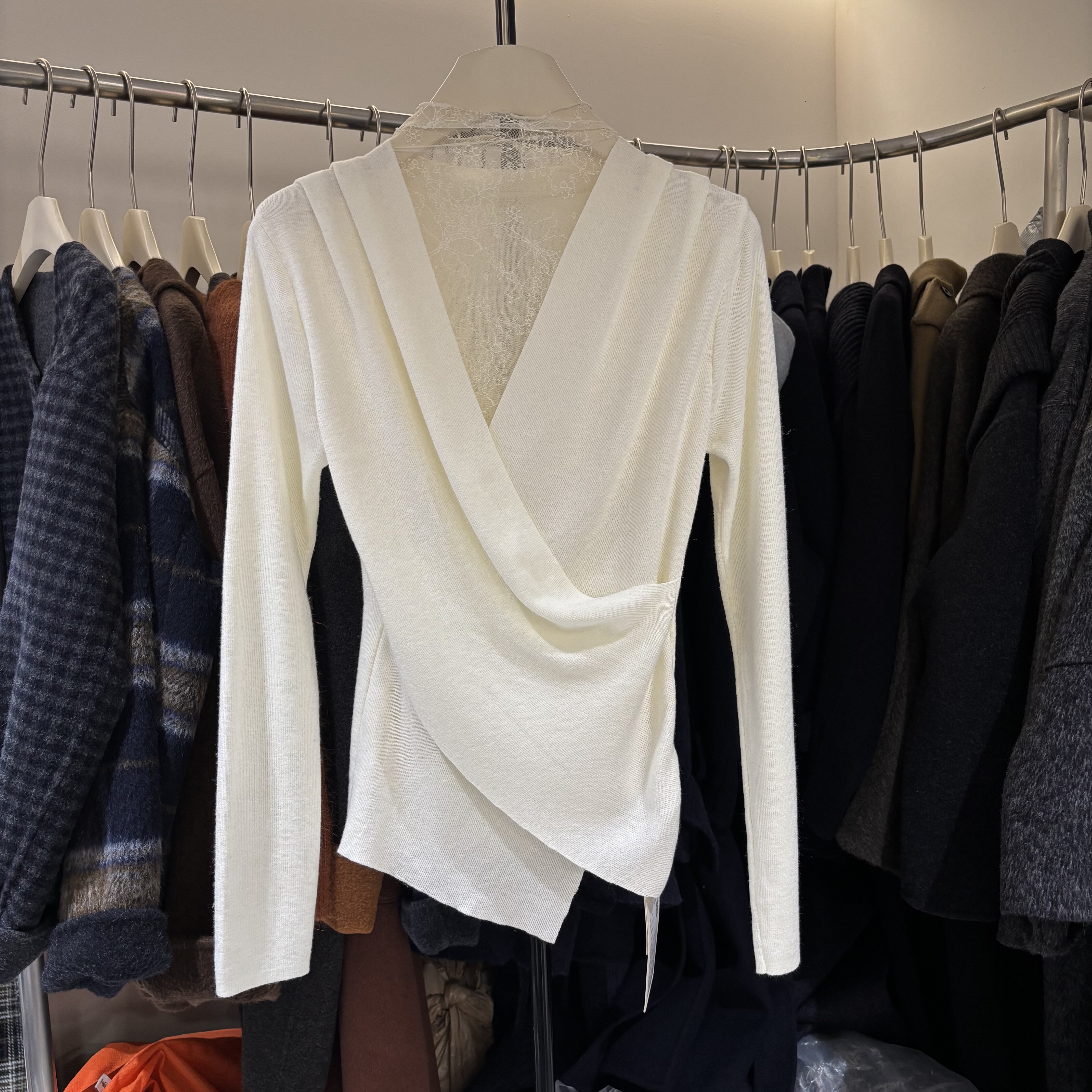 欧货冬2025新款温柔纯欲蕾丝拼接假两件针织衫内搭打底上衣