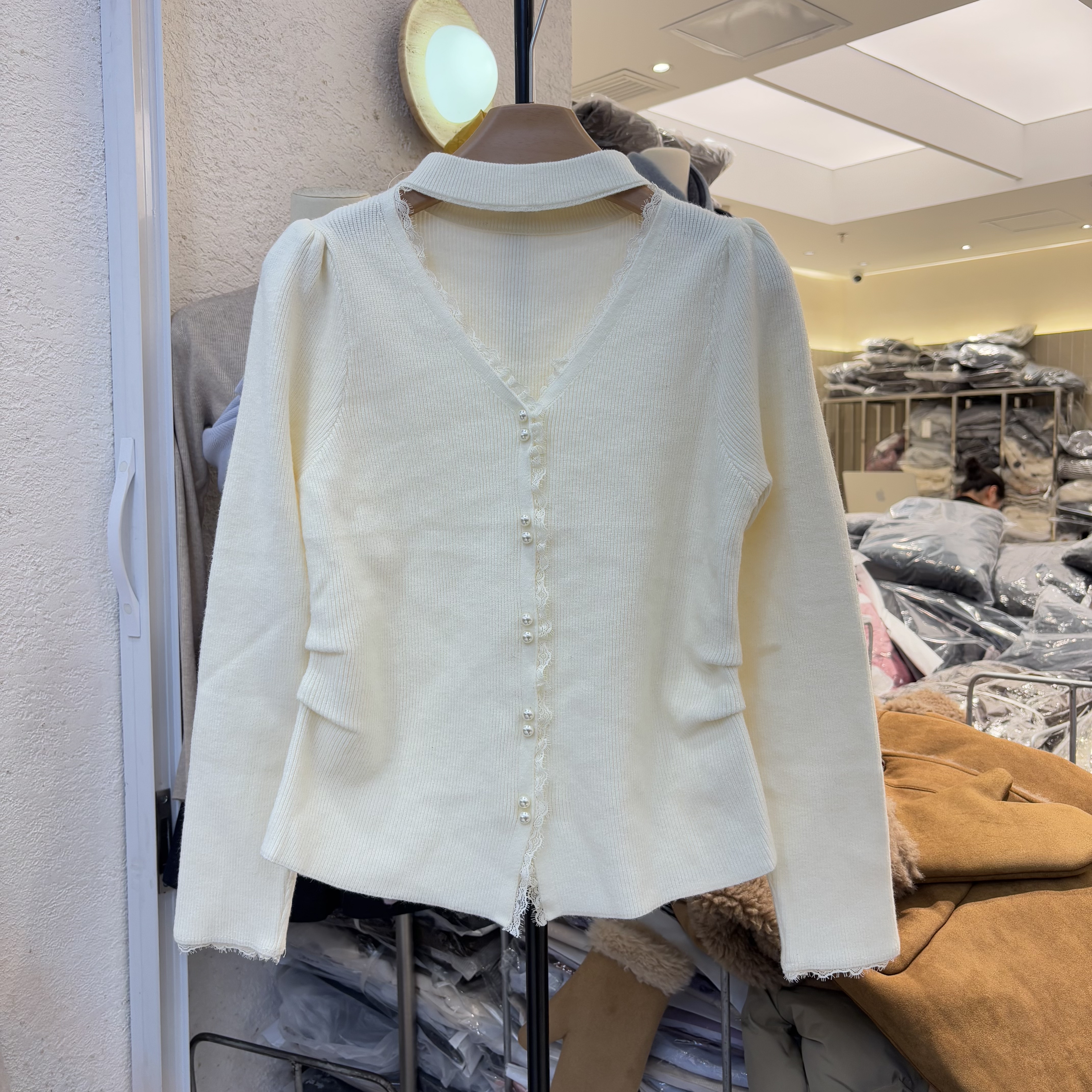 法式蕾丝花边V领围脖针织衫女2025秋冬新款内搭显瘦开叉短款毛衣