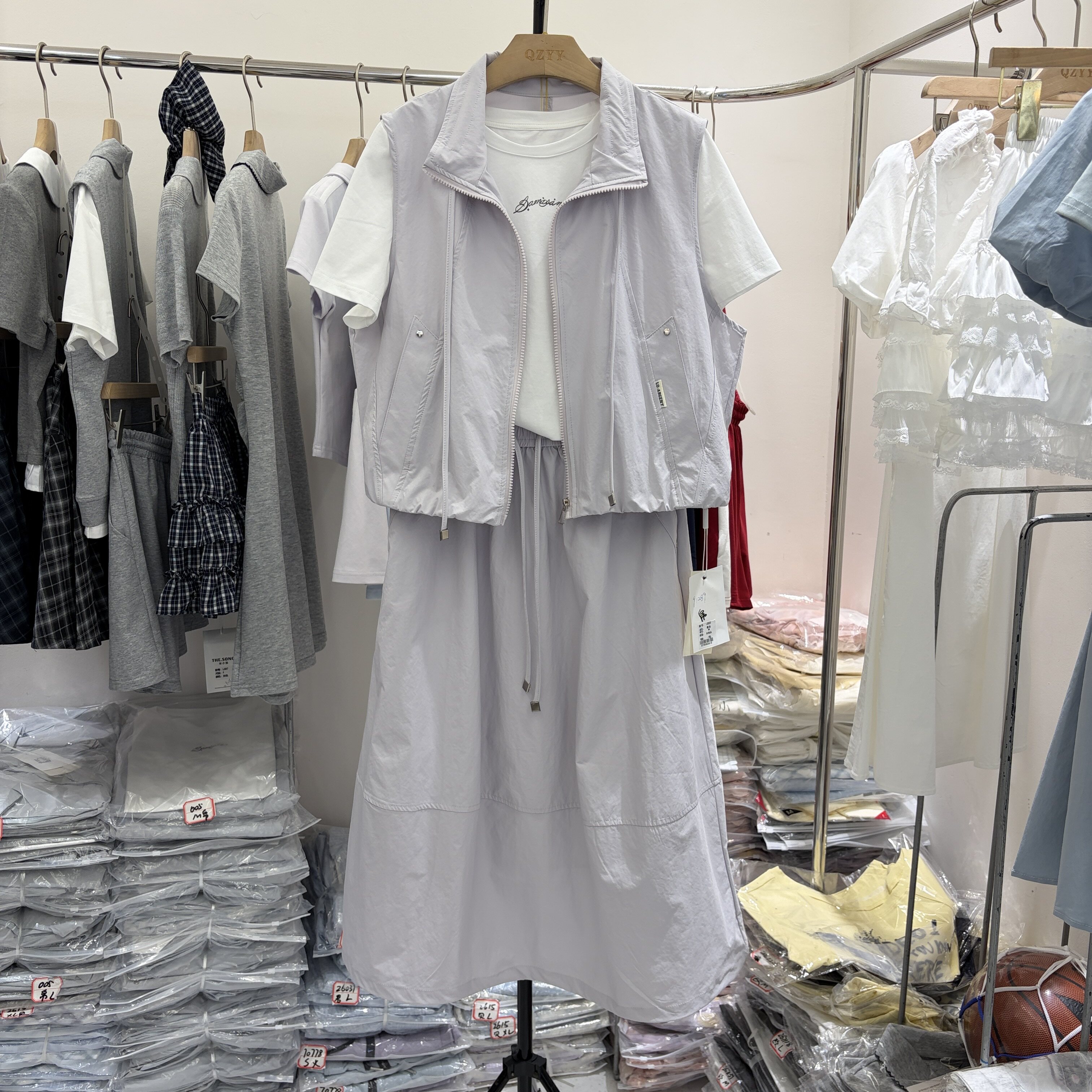 韩版巨好看松弛感减龄套装女2026夏新款休闲马甲T恤半身裙三件套