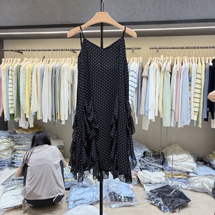 2026早春时尚 吊带连衣裙女7608 百搭休闲韩系荷叶边波点不规则无袖