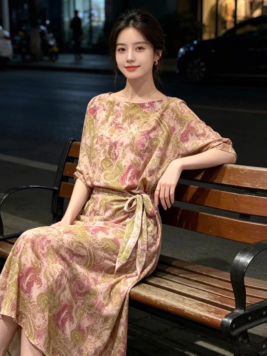 法式复古气质碎花连衣裙女2026夏季新款收腰显瘦高级感中长款裙子