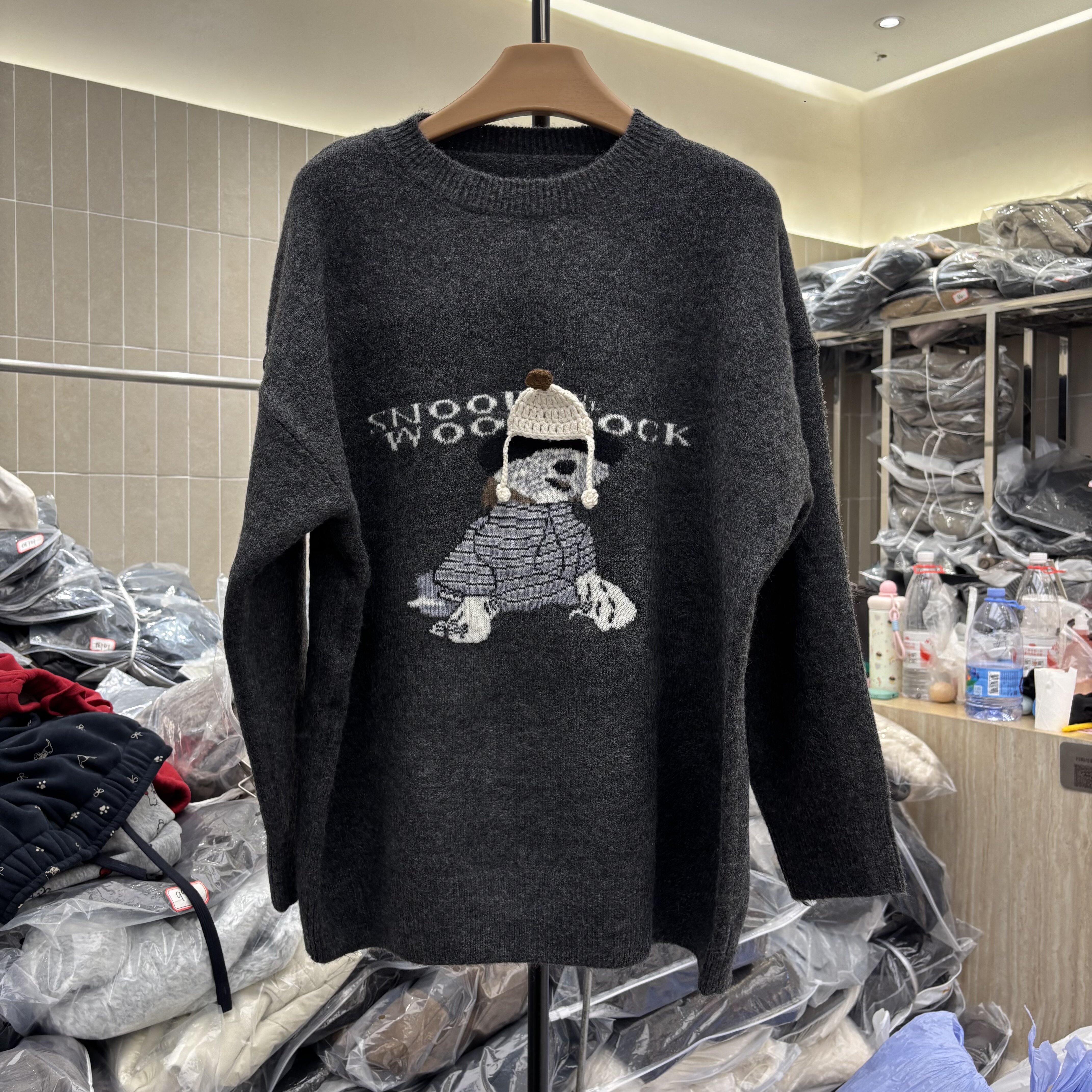 2025秋冬新款卡通帽子小狗图案圆领针织衫女宽松显瘦毛衣