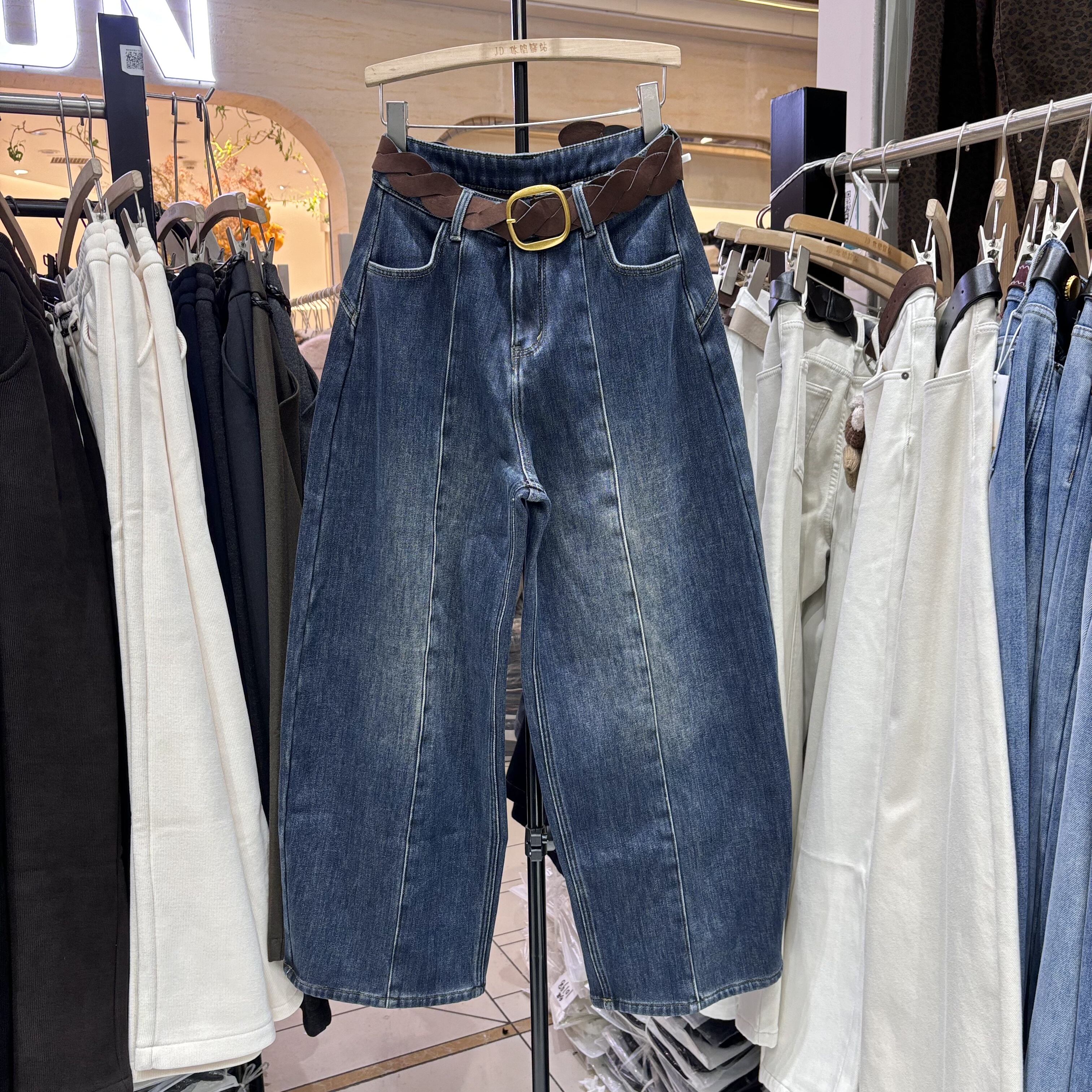 欧洲站立体剪裁复古设计高腰复合绒弯刀阔腿牛仔裤女2025冬款8903