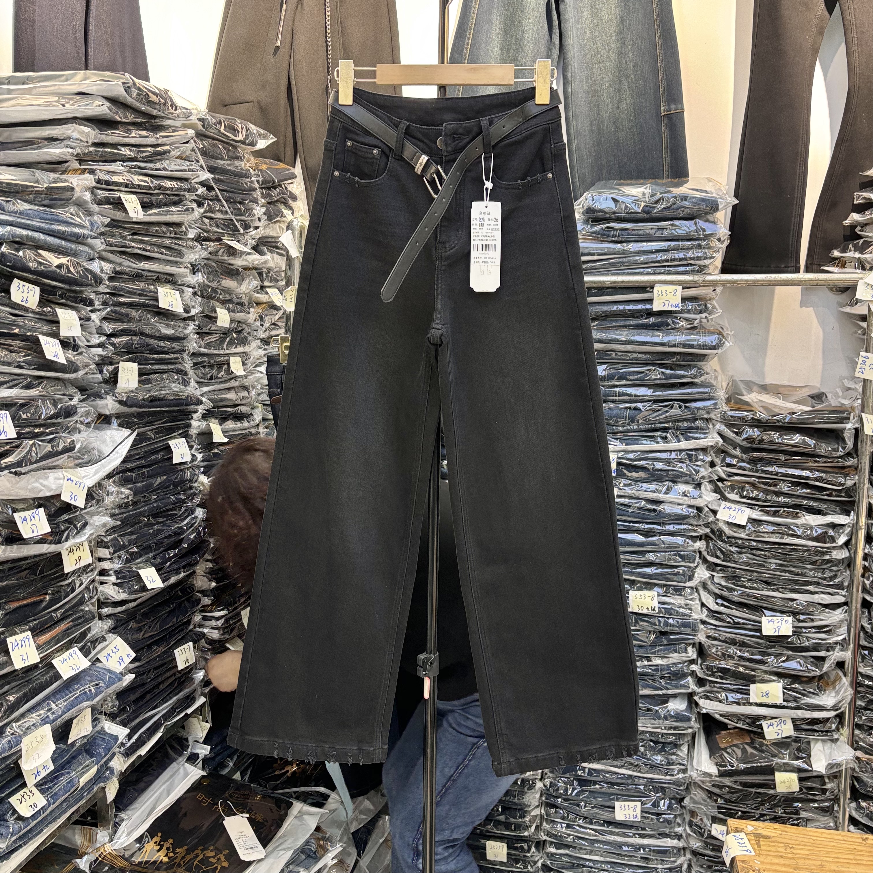 2025冬季新款复古磨破保暖加绒牛仔长裤女宽松直筒阔腿裤潮25297