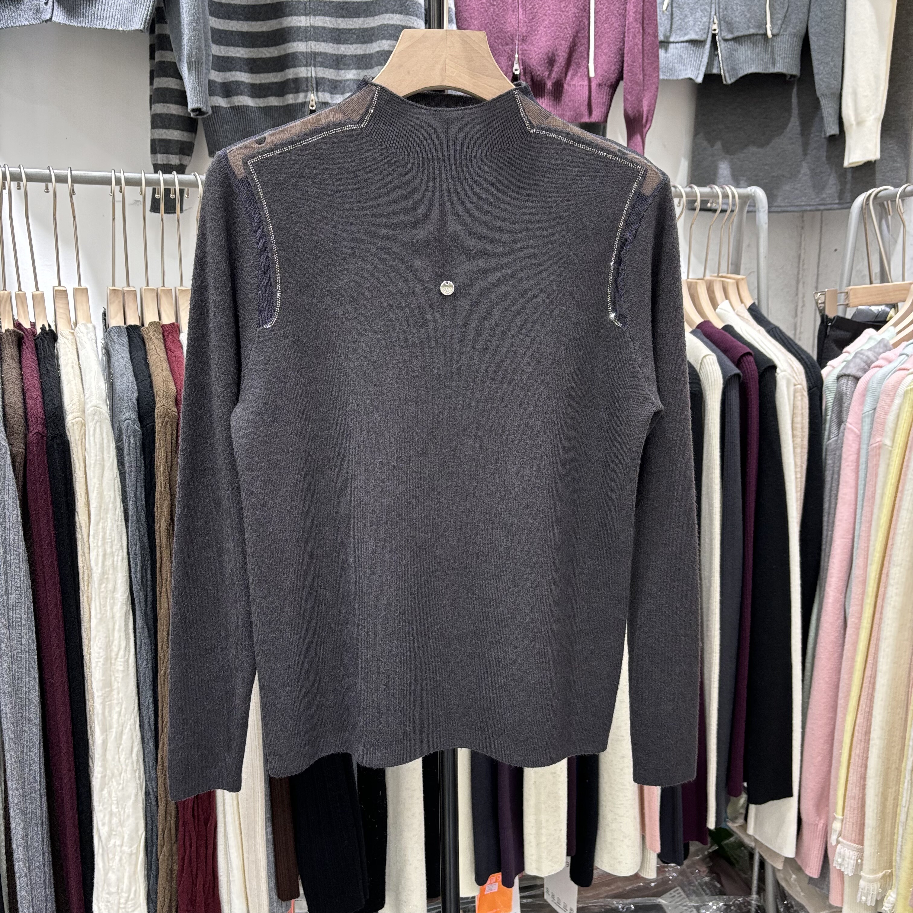 2025针织打底衫女秋冬新款时尚立领重工镶钻修身薄款内搭毛衣女