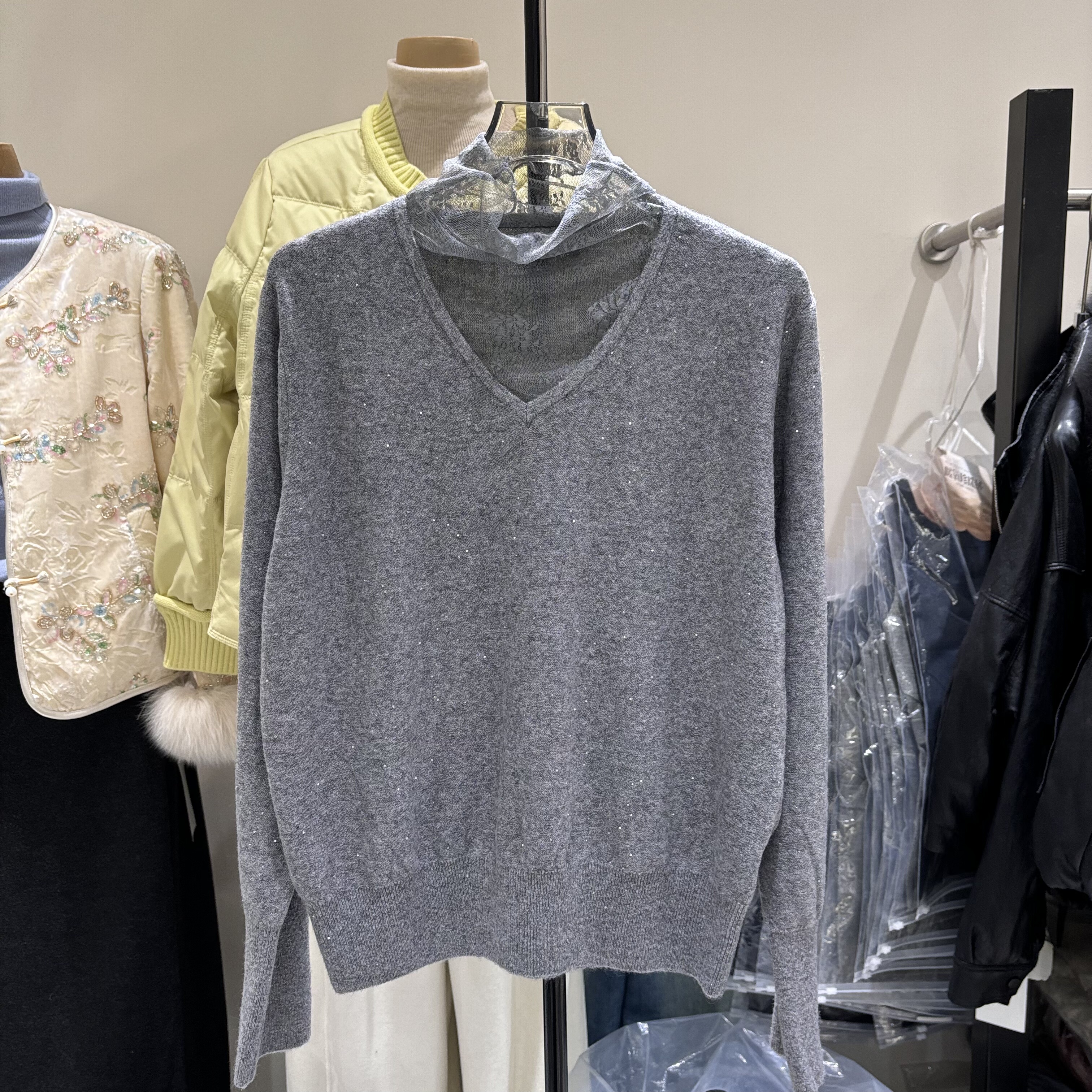 韩版宽松显瘦百搭V领拼接蕾丝针织衫女休闲毛衣上衣2025冬季新款