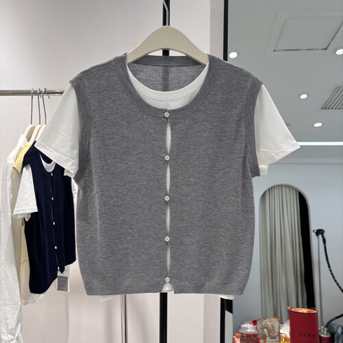 韩国2026春季新款时尚百搭圆领设计感扣子假两件针织短袖针织衫女