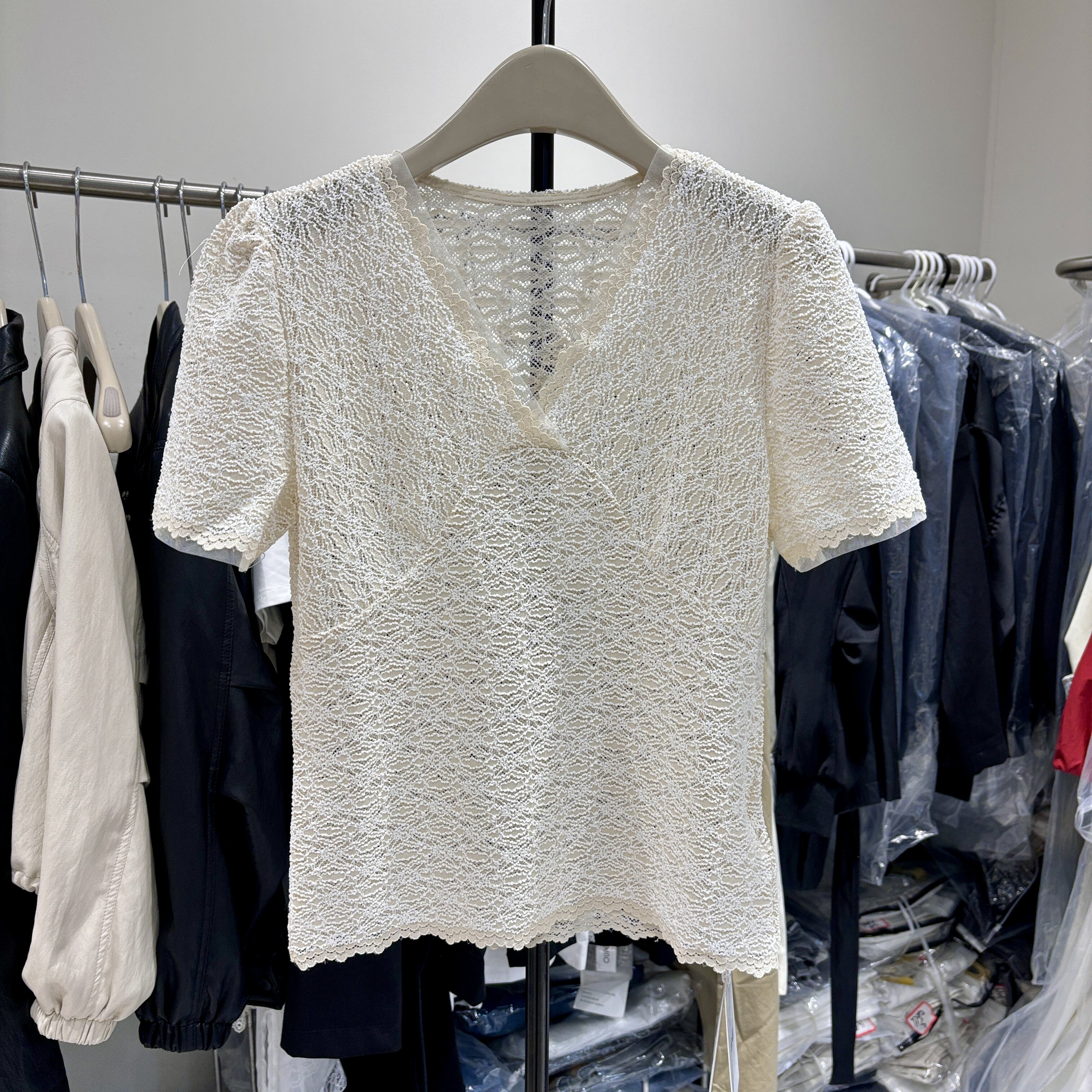 法式V领蕾丝短袖T恤女2026春夏季新款时尚修身显瘦打底衫气质上衣