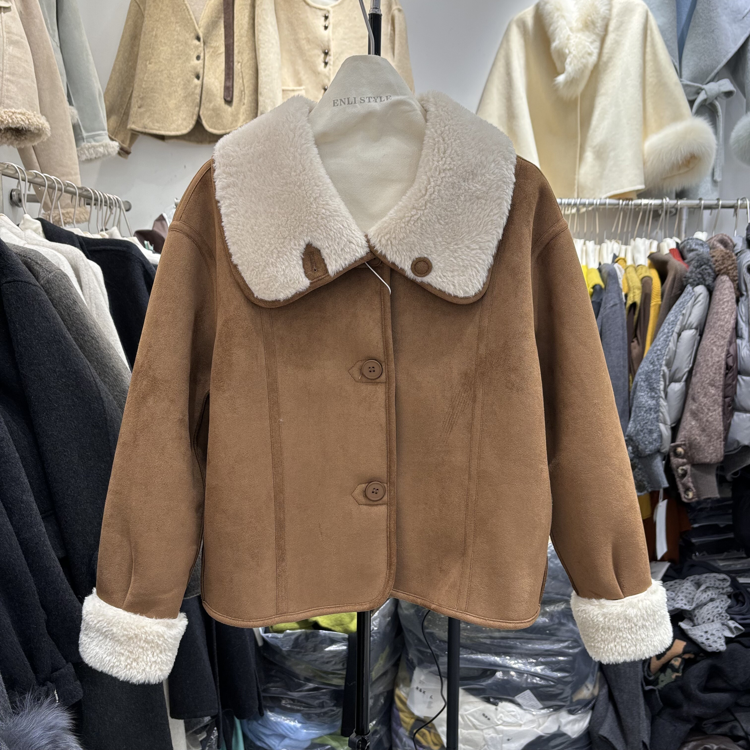 双面可穿大翻领羊羔毛麂皮绒外套女短款2025新款加厚皮毛一体上衣