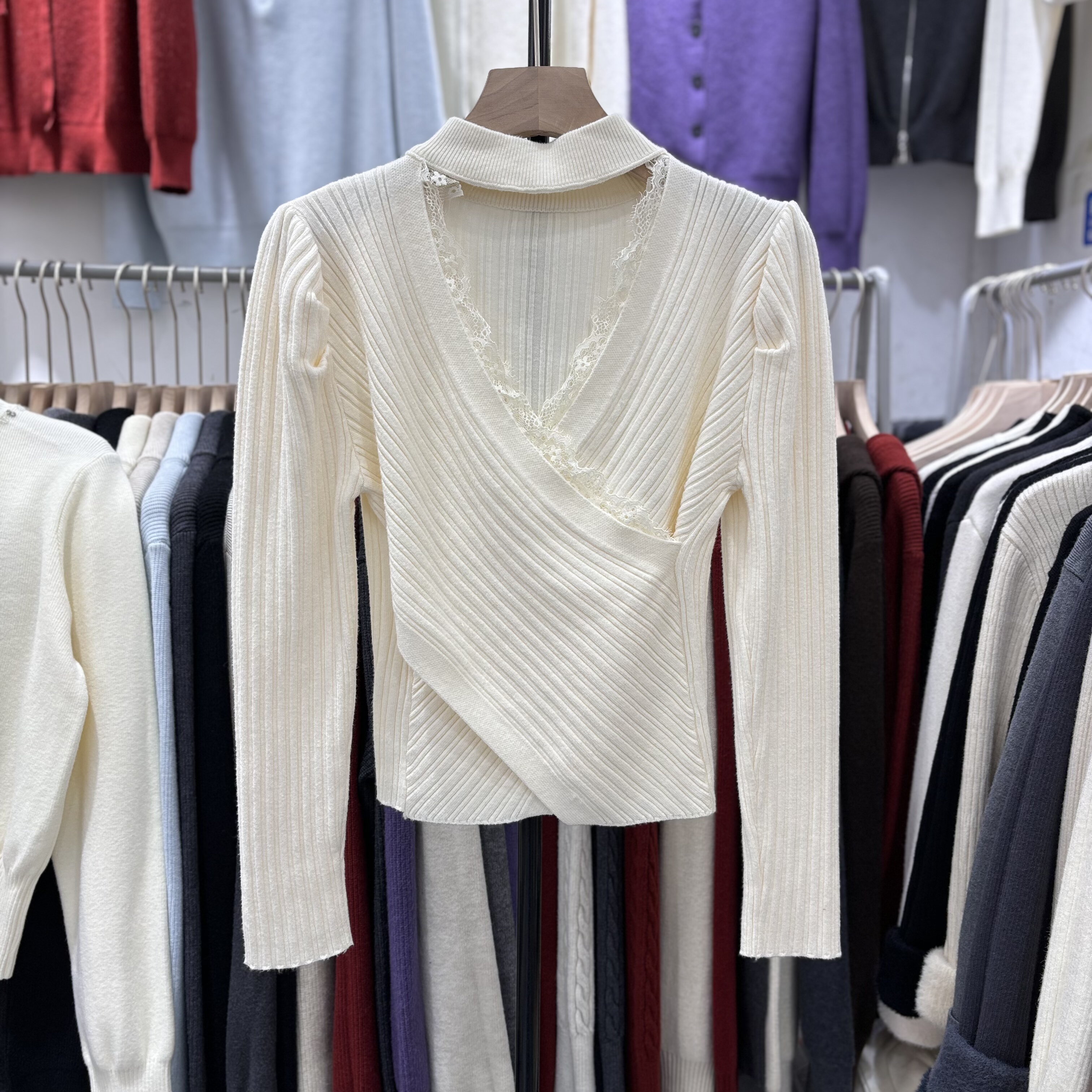 蕾丝边加厚挂脖V领针织毛衣女搭冬新款坑条洋气修身百搭上衣秋,女装/女士精品,毛针织衫,淘宝优惠券,粉丝福利购,淘宝优惠卷