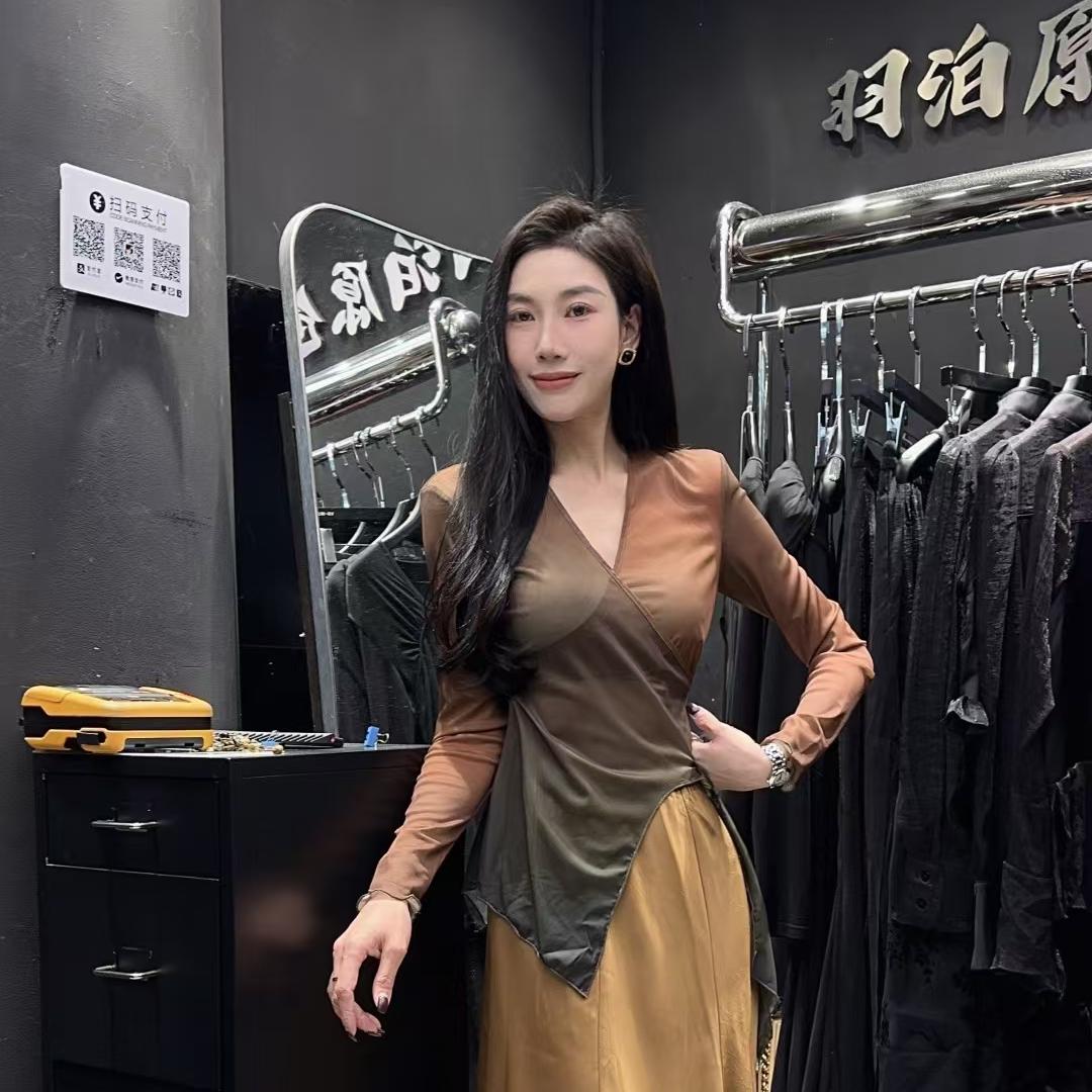 渐变色V领上衣设计感长袖T恤