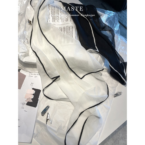 MASTE “时髦入髓” 黑白薄透方形丝巾