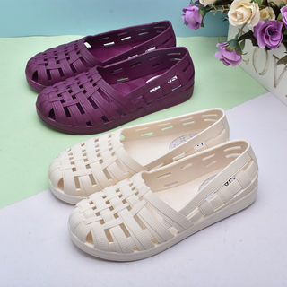 夏季女白色镂空洞洞凉鞋平底防滑包头一脚蹬软底塑料雨鞋护士凉鞋