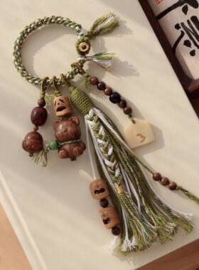 原创绿檀暴力熊包挂搭配橄榄核小囧驼骨表情牌挂件包挂钥匙扣