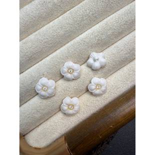 可做纽扣 鹿鹿雕刻约13 镶钻小花一个