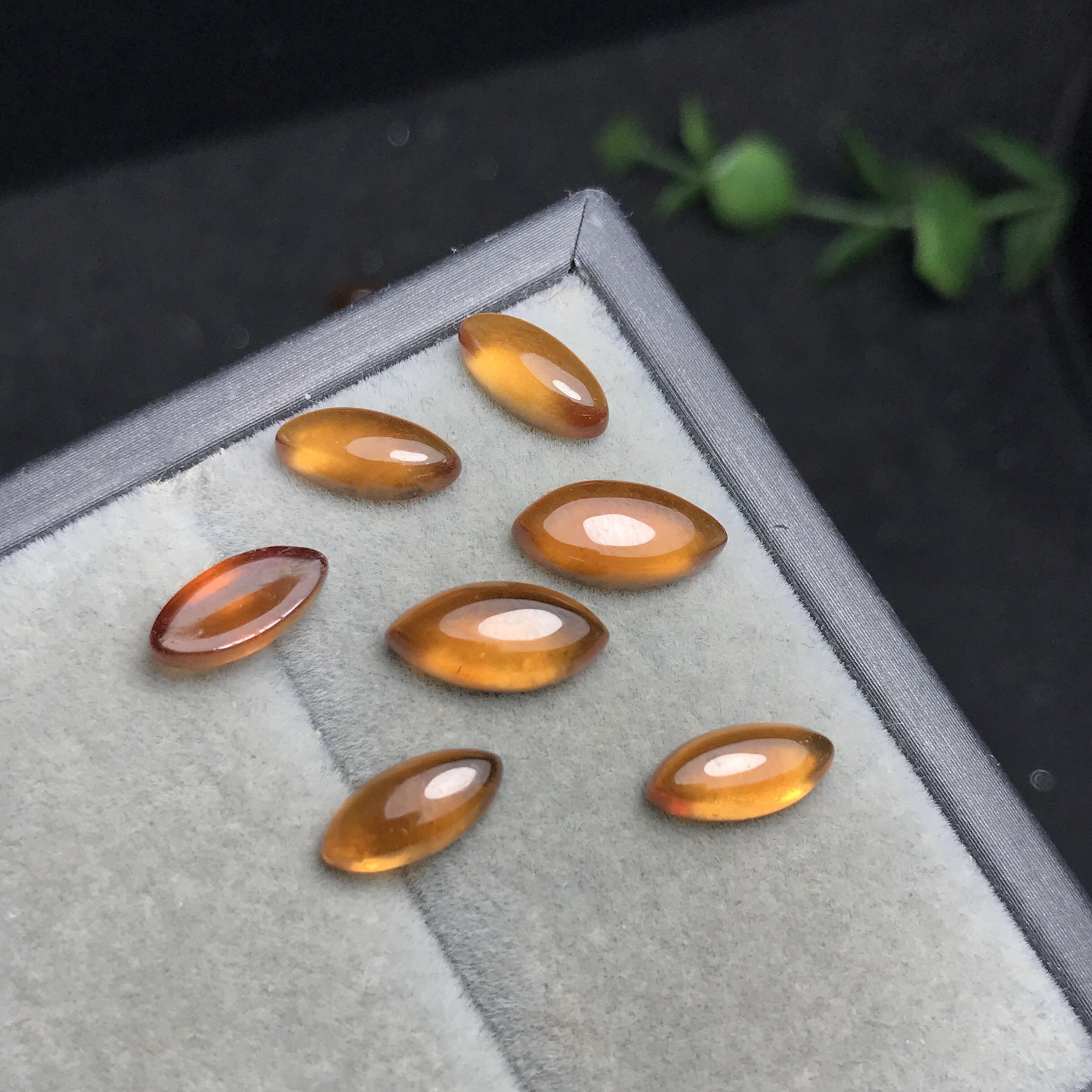 马眼！天然芬达石蛋面戒面裸石图片