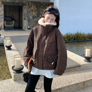 羊羔毛翻领咖色短款派克羽绒服女冬2025超火好看加绒加厚工装外套图片