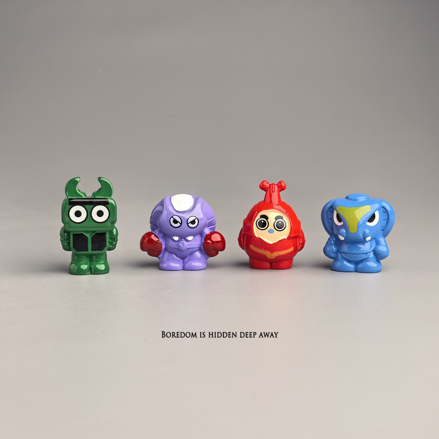 无聊了，看看铁甲卡布达守护桌面