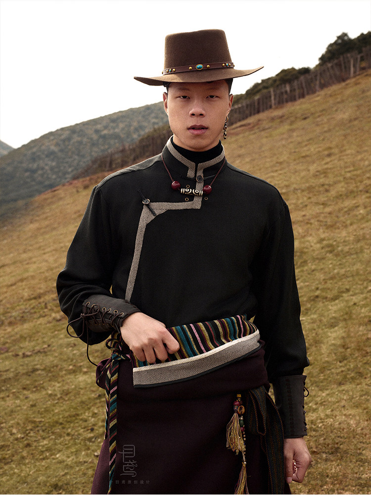 TEN-EYED KITE ORIGINAL DESIGN TIBETAN COSTUME MALE DARK RED TIBETAN ROBE ETHNIC STYLE TRAVEL PHOTO NEW TIBETAN TOURISM