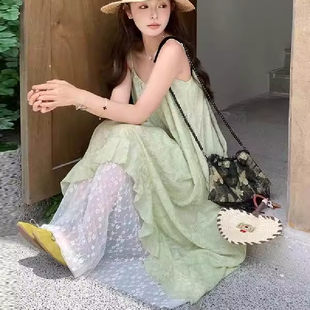 清新绿色蕾丝碎花拼接吊带连衣裙女夏气质海边度假不规则长裙 法式