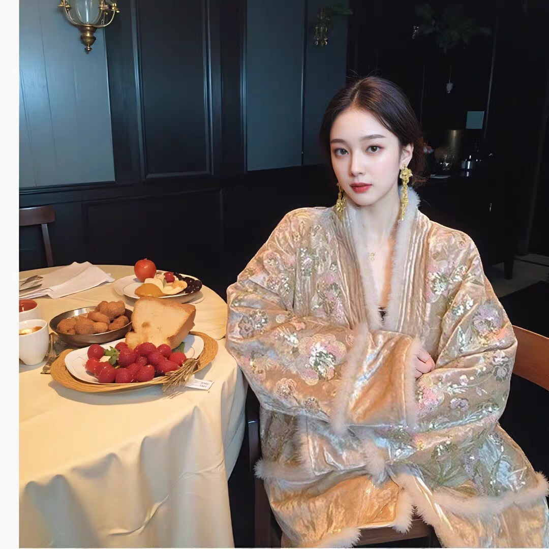 moss 【粉金绮梦】90白鸭绒珠片刺绣丝绒真水貂毛条羽绒服