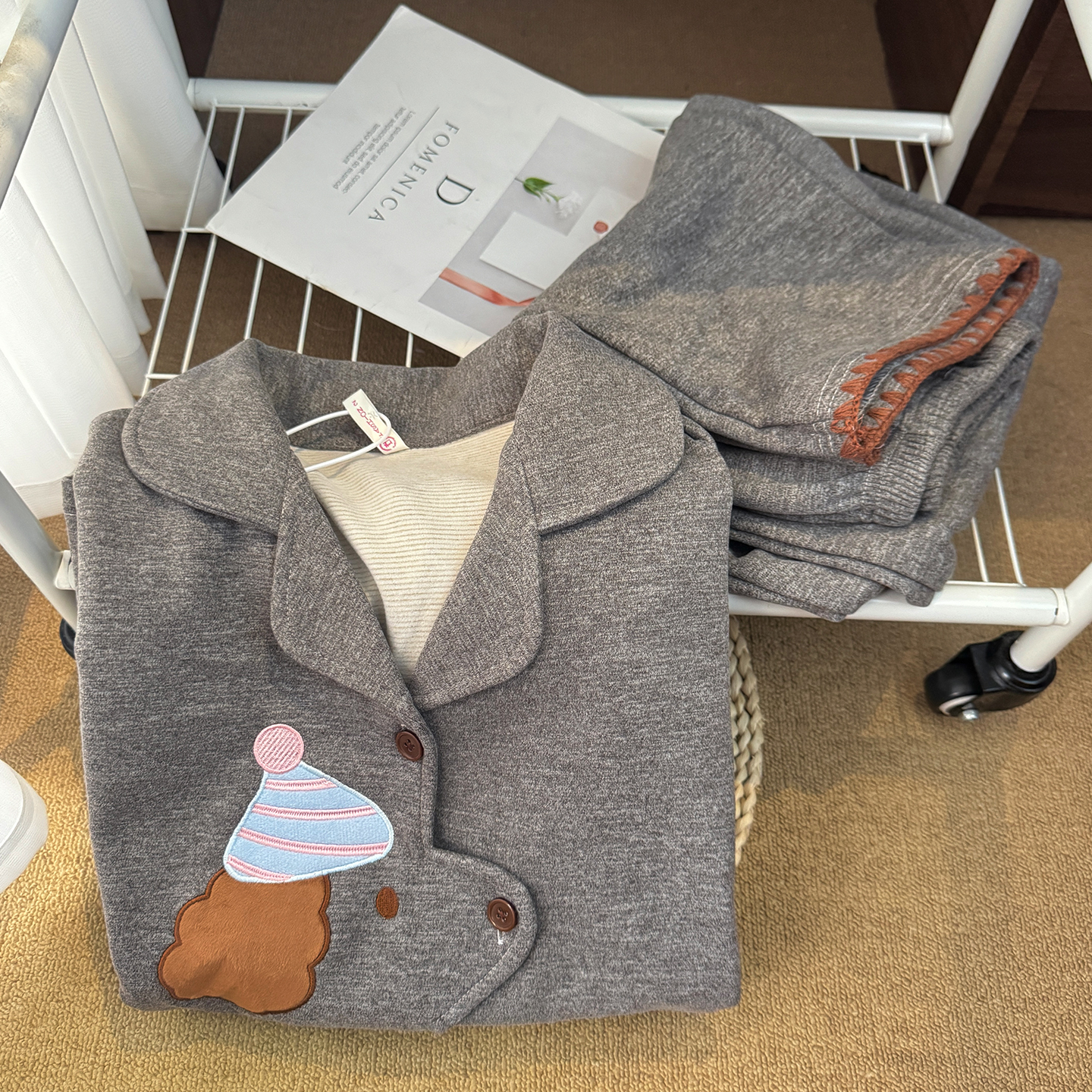 可爱帽子小狗德绒睡衣女套装