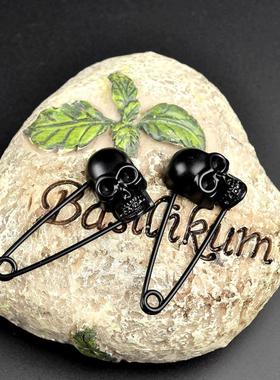 骷髅头胸针brooch哑光黑色2026年新款潮流酷帅百搭扣针safety pin