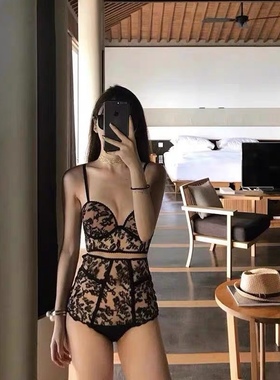 高端ins网红黑色性感蕾丝泳衣女连体小胸聚拢显瘦温泉度假游泳衣