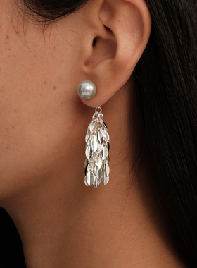 【CnHnOn脂肪商店】小众时髦麻灰珍珠亮闪闪银树叶流苏毛茸茸耳环