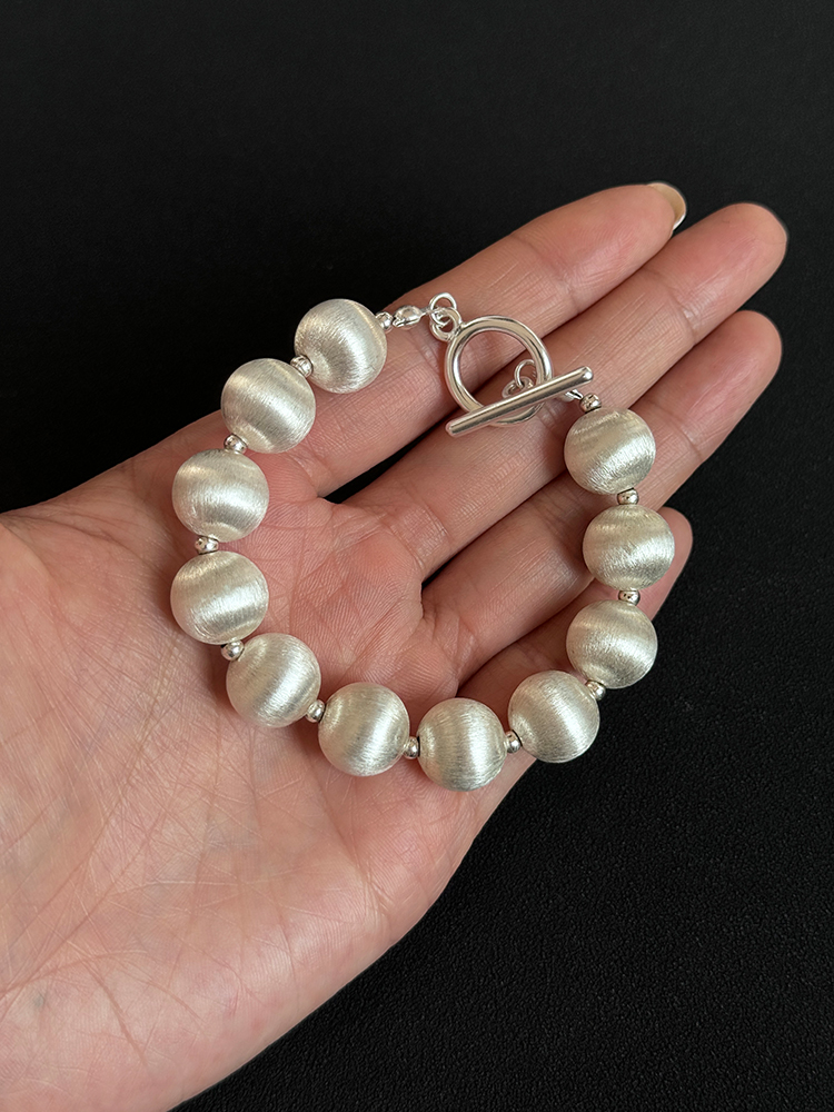 【CnHnOn 脂肪商店】法国深度拉丝工艺 绸缎光泽拉丝银珠手链 