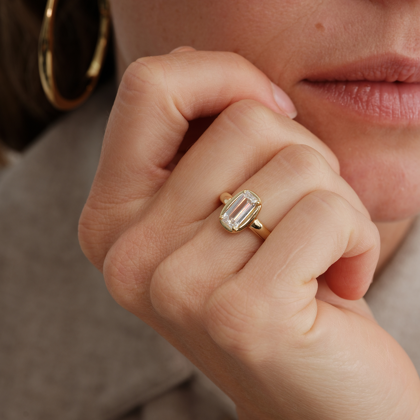 【CnHnOn脂肪商店】s925纯银现代感时髦椭圆祖母绿方钻切割戒指