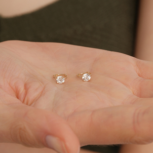 【CnHnOn脂肪商店】纯9k金 水灵灵四爪剔透小钻长期主义耳圈耳钉