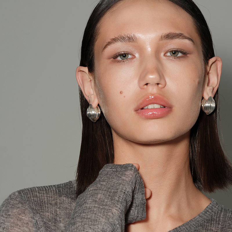 【CnHnOn脂肪商店】大坚果种子竖条肌理感光泽椭圆时髦造型耳环