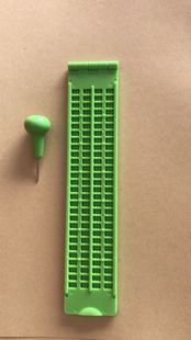 四行盲文纸盲人学习用品 4行28方加厚盲文写字板 带盲笔 送盲纸