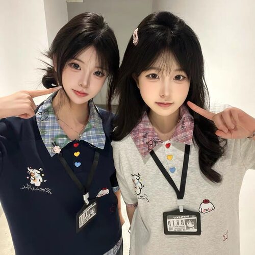 慵懒风常规款POLO领十字架T恤女