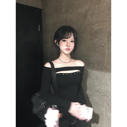 韩系辣妹黑色一字肩长袖t恤女春秋季镂空铆钉修身显瘦打底衫上衣
