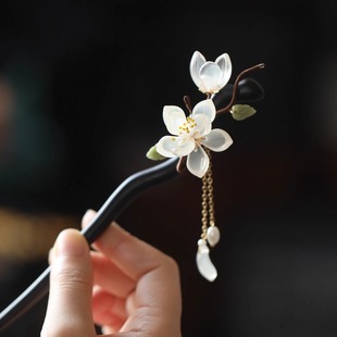 玉兰花发簪新中式古风高级感日常通勤步摇发钗盘发簪子檀木头饰女