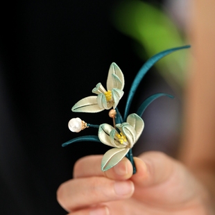 芊墨夏禾国风缠花兰花胸针女款2025新款秋冬胸花外套旗袍装饰别针