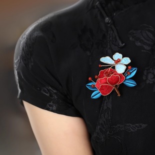 胸针女款2025新款新中式国风复古布艺花朵蝴蝶胸花气质别针配饰