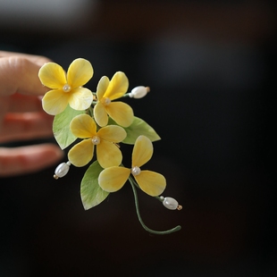古风汉服头饰超仙温柔黄色桂花发夹非遗绒花点缀旗袍侧边夹小清新