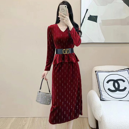 金丝绒气质修身微胖显瘦遮肚子洋气减龄连衣裙秋冬款女性感包臀裙