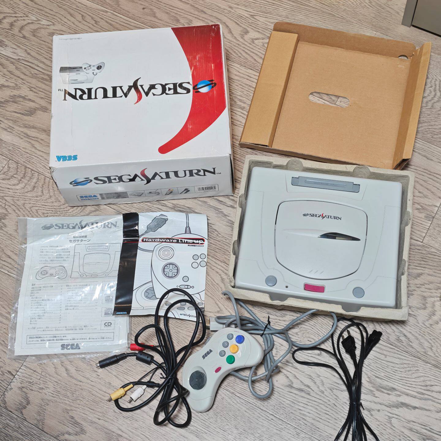 世嘉日版原装主机 游戏机 SS 土星 白色 对号未拆修未破解