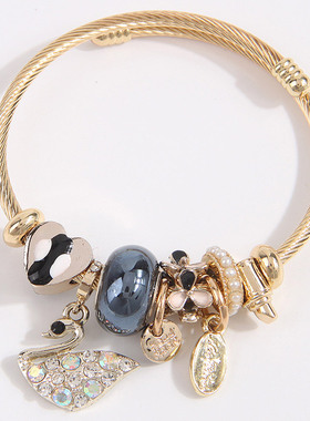 1个时尚 金属百搭潘DL简洁闪耀天鹅坠多元素配饰个性手镯0218