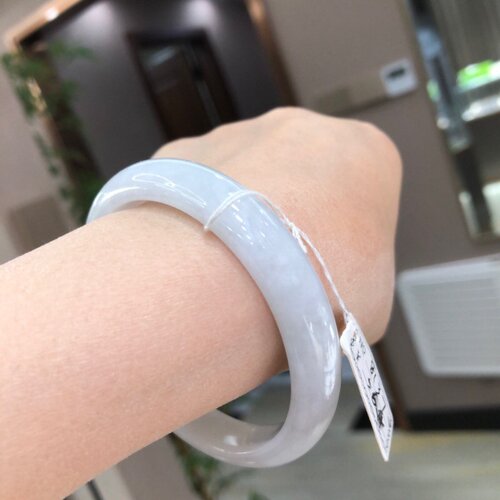缅甸天然浅白色手镯肉质细腻油润色泽白韵光感十足小糯冰种