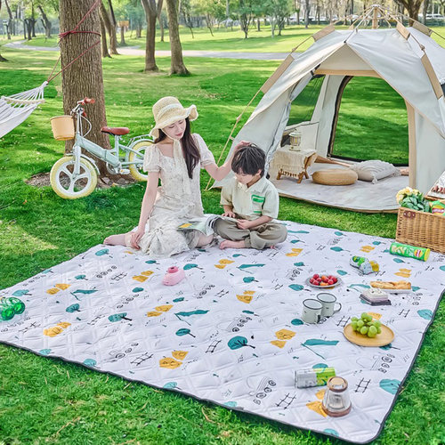 探险者防潮加厚防水野餐垫